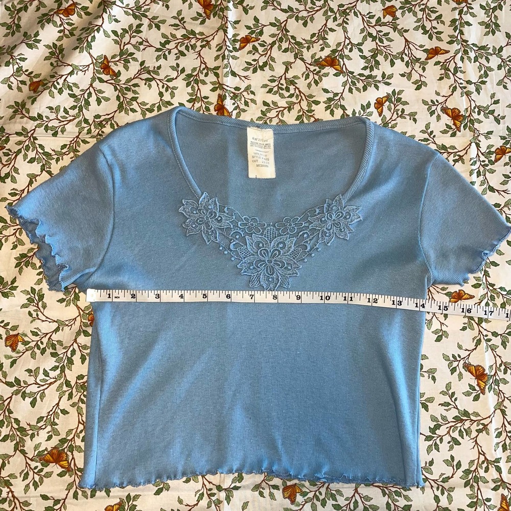 Women’s vintage boho baby blue crop top - Picture 3 of 9